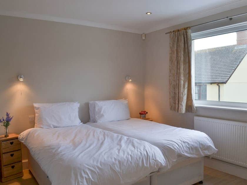 Twin bedroom | Riverside, Bude