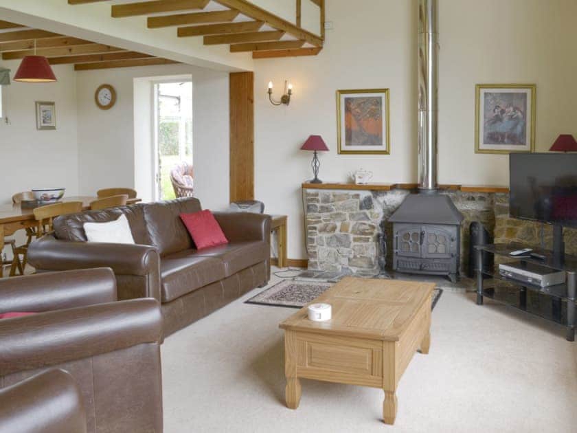 Light and airy Living and dining room | The Granary - Kennacott Court Cottages, Widemouth, near Bude