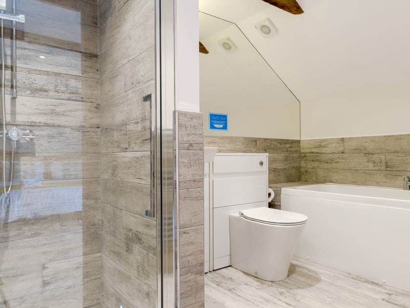 Excellent en-suite bathroom | The Old Mill - The Old Mill Cottages, Little Mill, near Craster