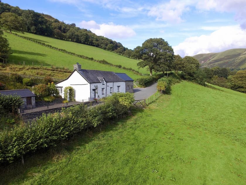 Delightful idyllic cottage set in a stunning landscape | Tyn Y Ffordd, Llanymawddwy near Dolgellau