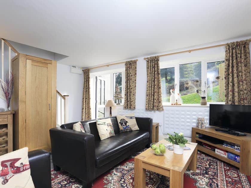 Cosy living room area | Woodcock Cottage - Courtlands Manor Estate, Kingsbridge