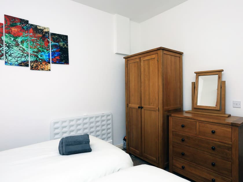 Comfortable twin bedroom | Woodcock Cottage - Courtlands Manor Estate, Kingsbridge