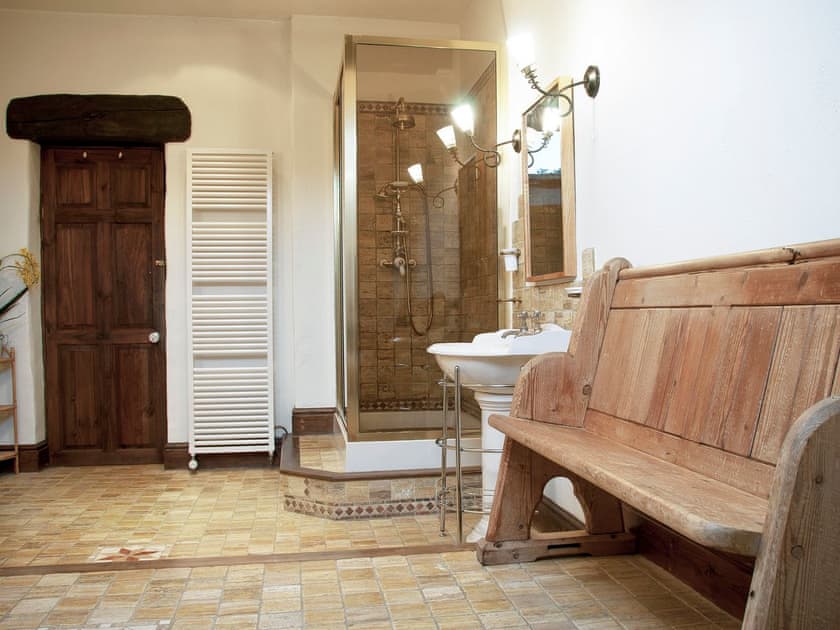 Separate shower cubicle in bathroom | Staveley House - Staveley House & Staveley House Apartment, Staveley