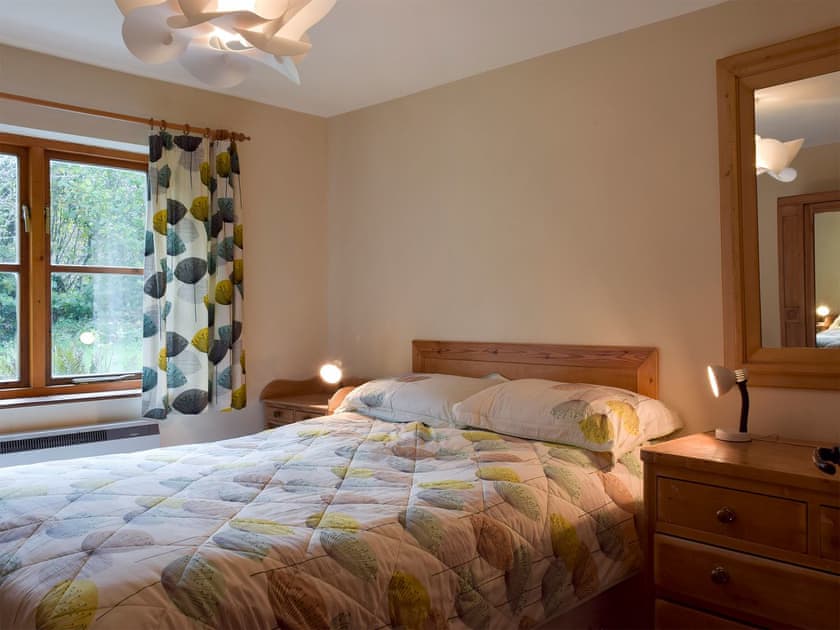 Double bedroom | Ty Bach - Fachongle Ganol Cottages, Fachongle Ganol, near Newport