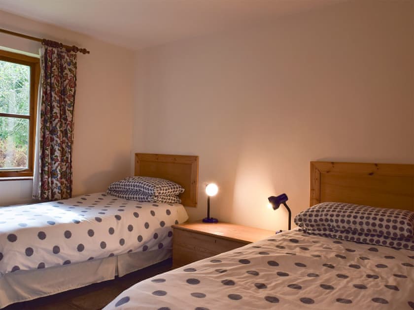 Twin bedroom | Ty Bach - Fachongle Ganol Cottages, Fachongle Ganol, near Newport