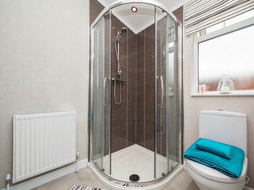 En-suite shower room | Thistle Lodge, Auchterarder