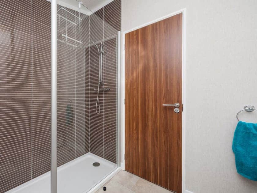 Spacious shower room | Thistle Lodge, Auchterarder