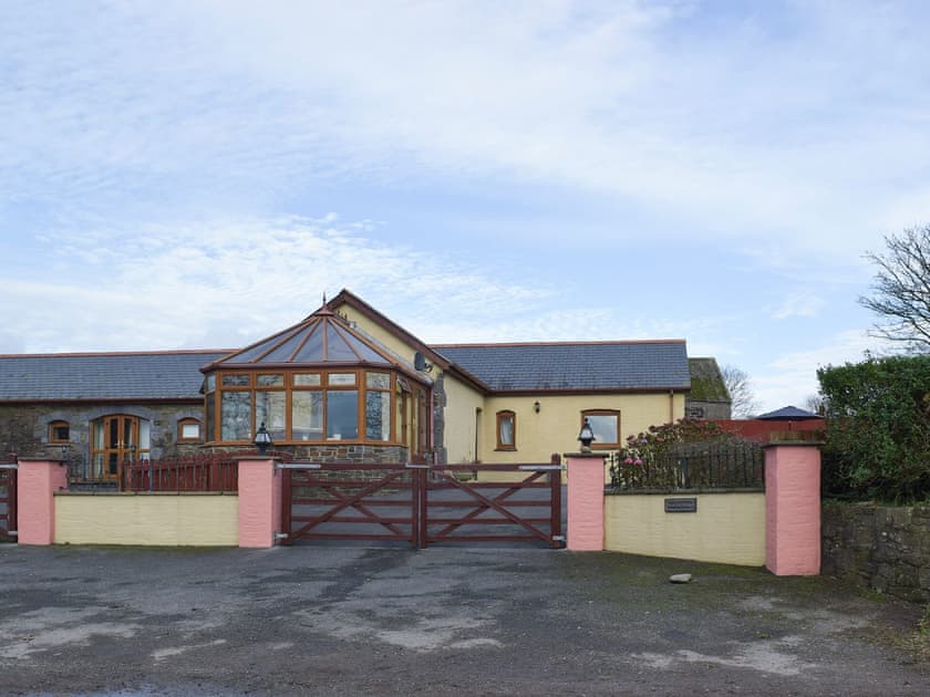 Semi-detached, single-storey barn conversion | Barns End Cottage - Croft Farm Cottages, Ludchurch, near Narberth