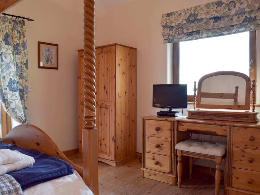 Four poster bedroom | Barns End Cottage - Croft Farm Cottages, Ludchurch, near Narberth