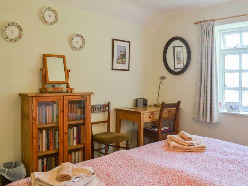 Spacious and welcoming twin bedded room | Upper Stanbatch Cottage, Wentnor, near Bishops Castle