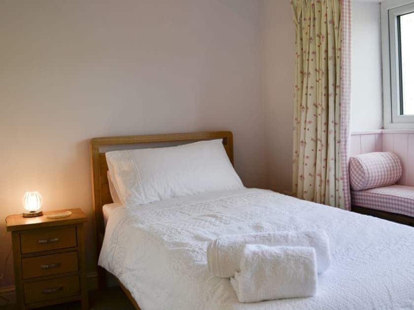 Lovely single bedroom | Inglenook Cottage, Linton Falls, near Grassington