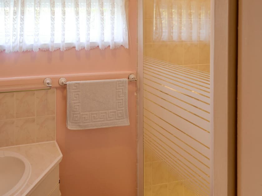 Shower room | Silver Birches, Horning