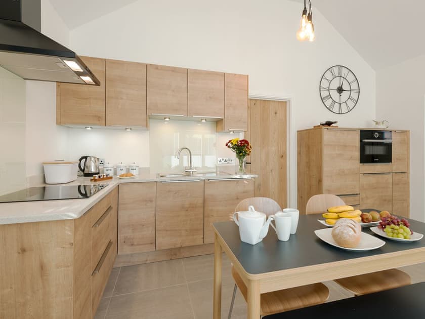 Charming kitchen, dining area | The Old Meeting Hall, King’s Somborne, near Winchester