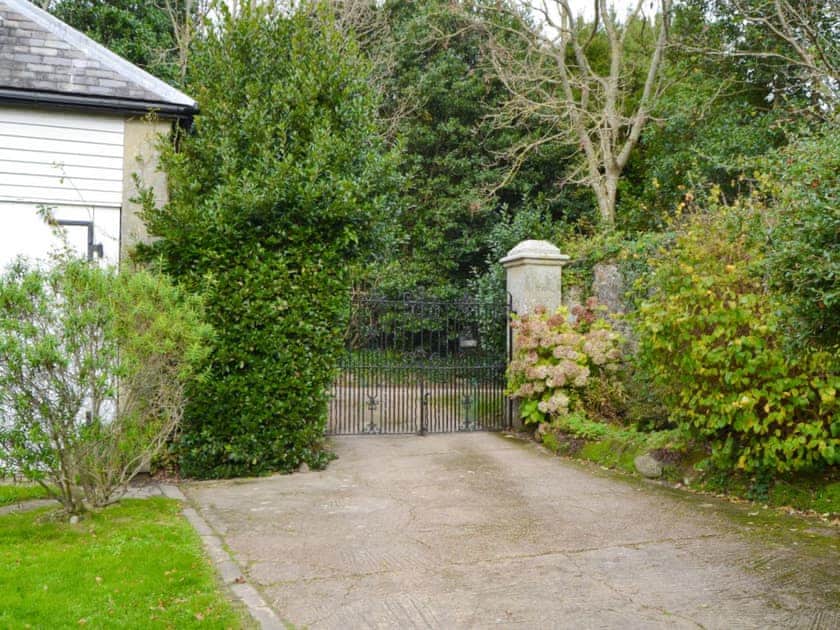 Secure gated walled garden | Westgate Cottage, St Lawrence, near Ventnor
