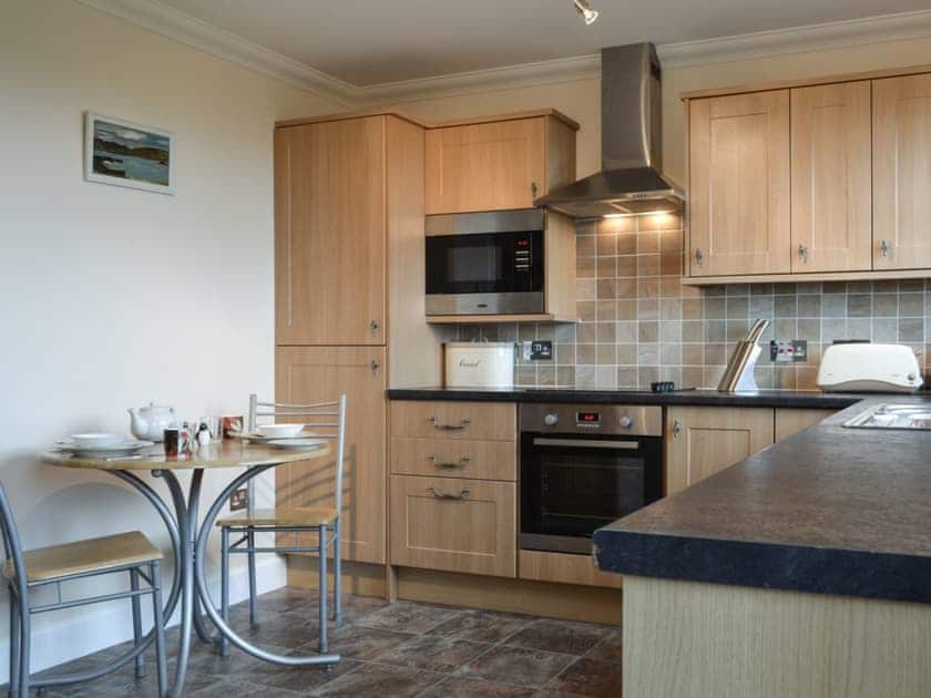 Kitchen with breakfast area | Beith, Hungladder, near Uig