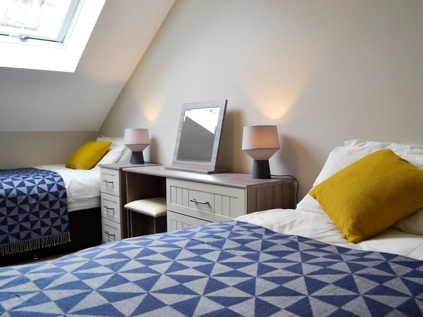 Twin bedroom | Lloc Lo, Plas Cilybebyll, near Pontardawe