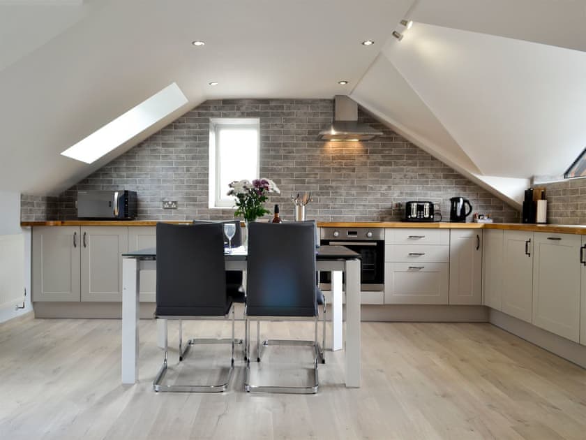 Well-equipped kitchen and dining area | Ty Gambo, Plas Cilybebyll, near Pontardawe