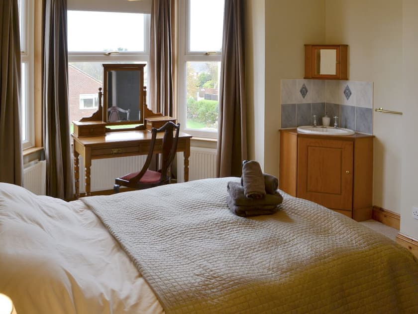 Comfortable double bedroom | Pembroke House, Happisburgh