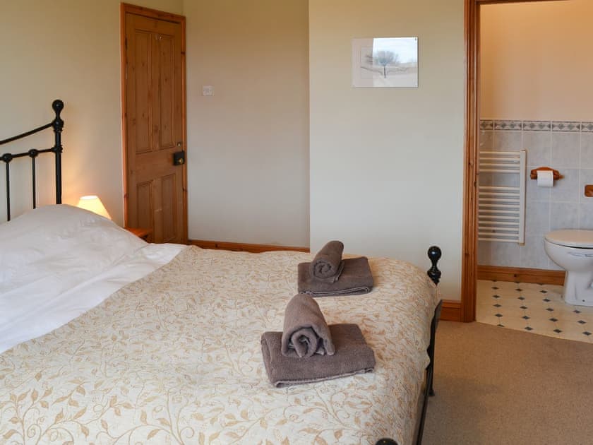 Double bedroom with en-suite | Pembroke House, Happisburgh