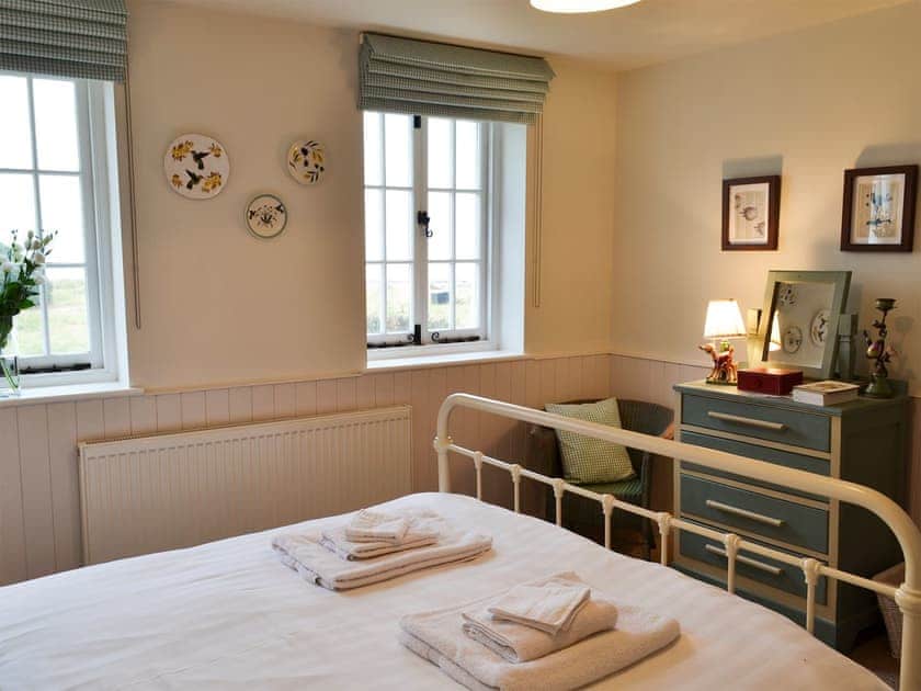 Double bedroom | Violet Cottage, Kingsdown, near Deal