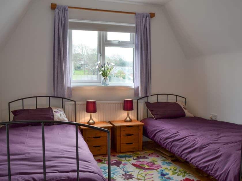 Twin bedroom | Sea Breezes, Totland