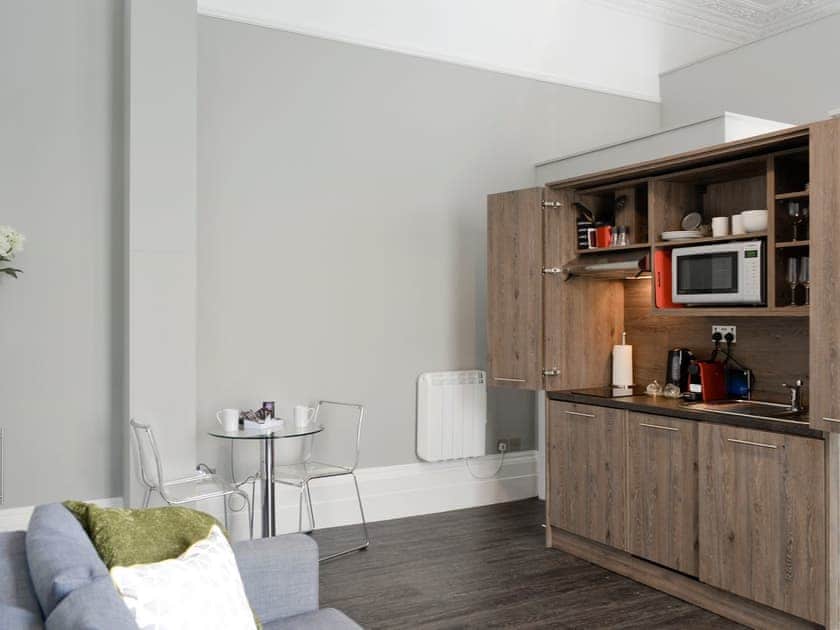 Convenient dining area within open-plan design | Elliott Terrace - Room Apartment 2 - Elliot Terrace, Plymouth