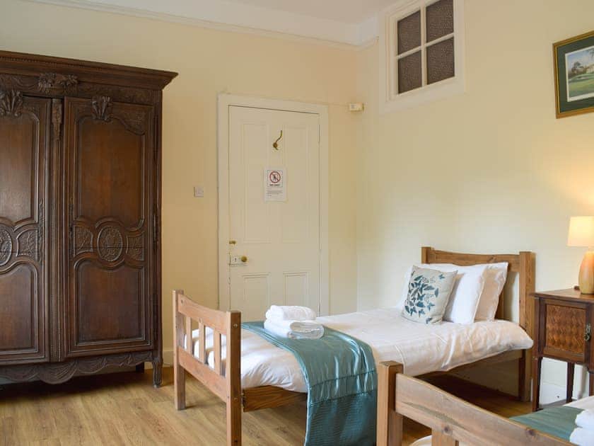 Spacious twin bedroom | Rose Cottage - Auchendennan, Arden, Alexandria