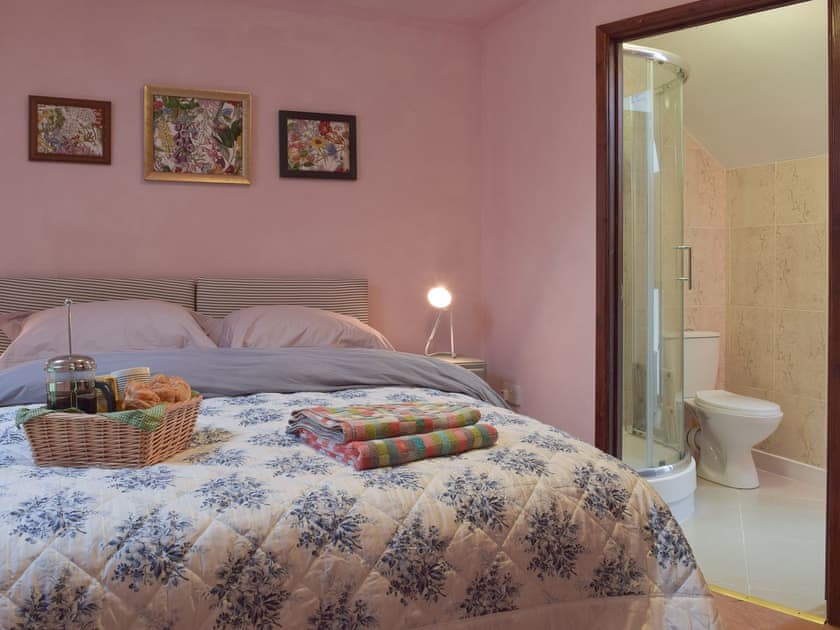 Double bedroom with en-suite | The Granary - Pendegy Mill, Llanybri, near Carmarthen