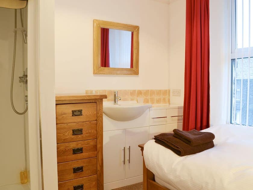 Single bedroom with vanity unit and en-suite shower room | Chartfield, Windermere
