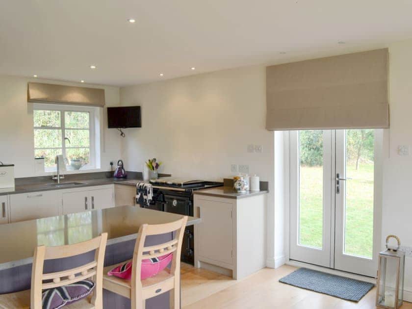 Light and airy kitchen/ dining room | Brookside Cottage, Burley, near Ringwood