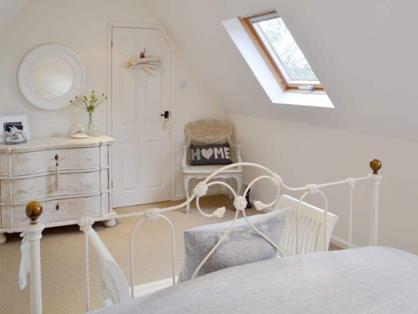Spacious double bedroom | Brookside Cottage, Burley, near Ringwood