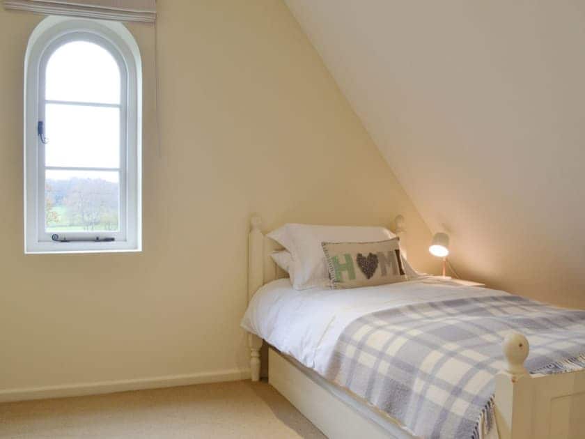 Cosy twin bedroom | Brookside Cottage, Burley, near Ringwood