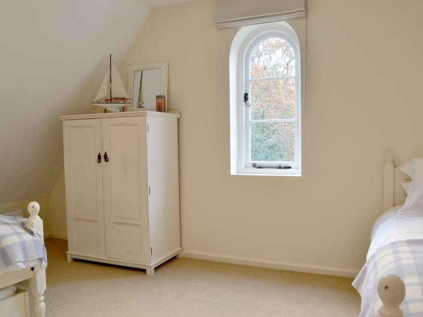 Cosy twin bedroom | Brookside Cottage, Burley, near Ringwood