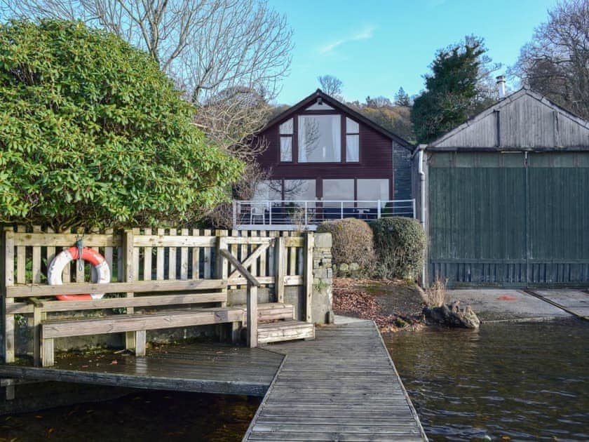 Beautiful lakeside holiday cottage with water frontage and boat storage | Waterhead Studio, Near Ambleside