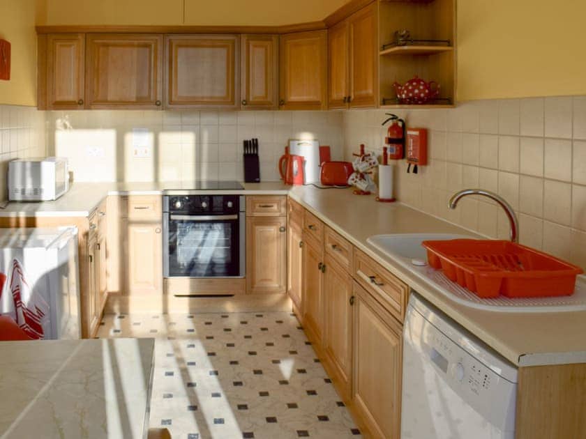 Well equipped kitchen | Frank’s View, Saltburn-by-the-Sea