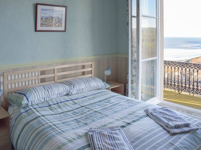 Masterbedroom with sea views | Frank’s View, Saltburn-by-the-Sea