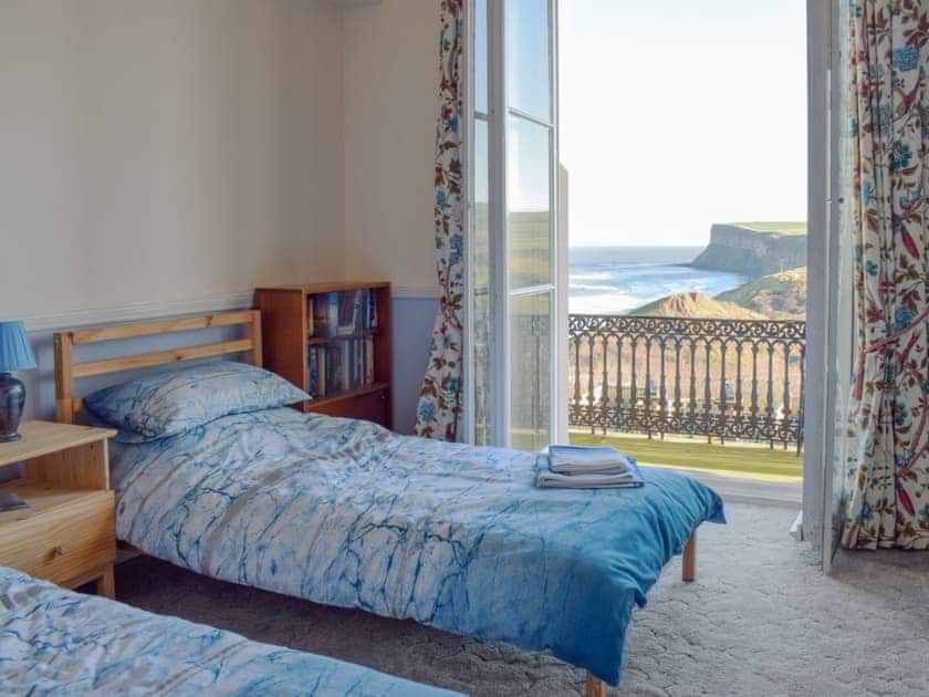 Cosy twin bedroom with fantastic sea views | Frank’s View, Saltburn-by-the-Sea