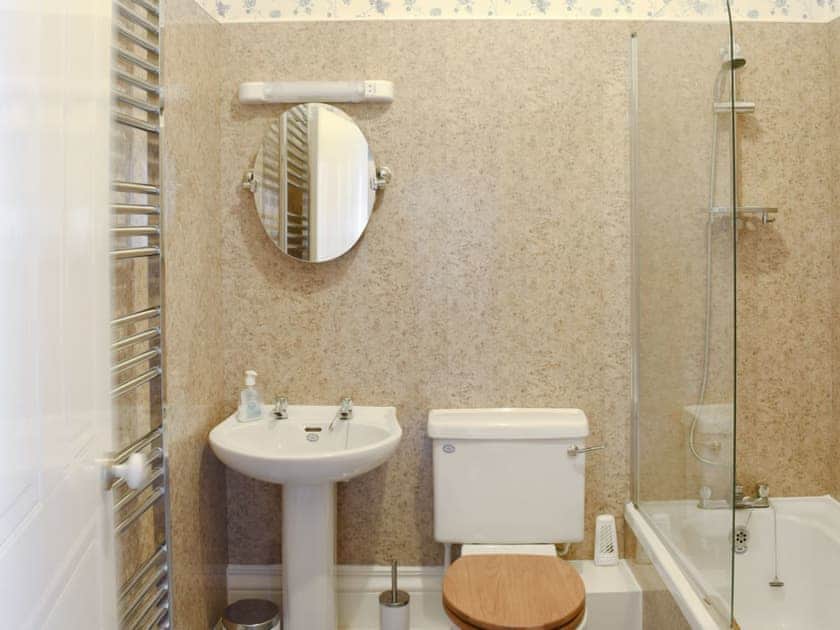 Bathroom | Frank’s View, Saltburn-by-the-Sea