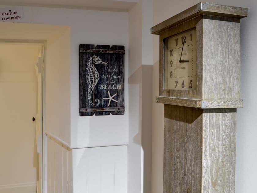 Hallway  | Jebel, Cullen