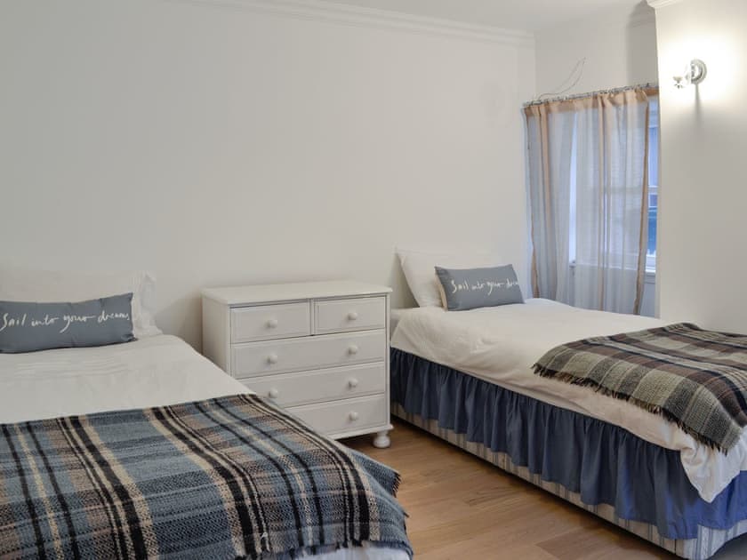 Twin bedroom | Jebel, Cullen