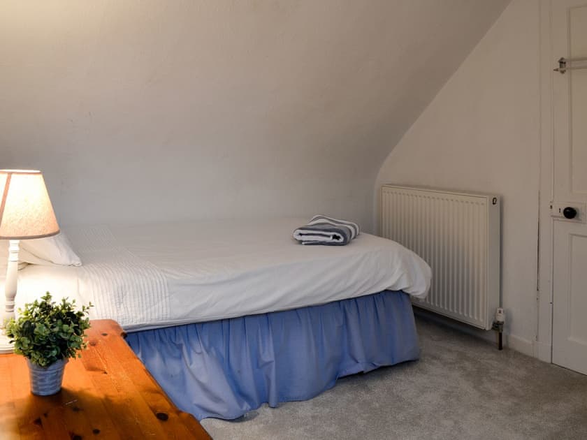 Single bedroom | Jebel, Cullen