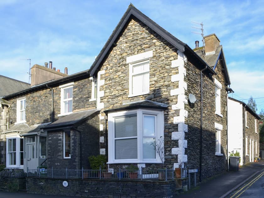 Spacious slate-built end of terrace Lakeland cottage | Chartfield, Windermere