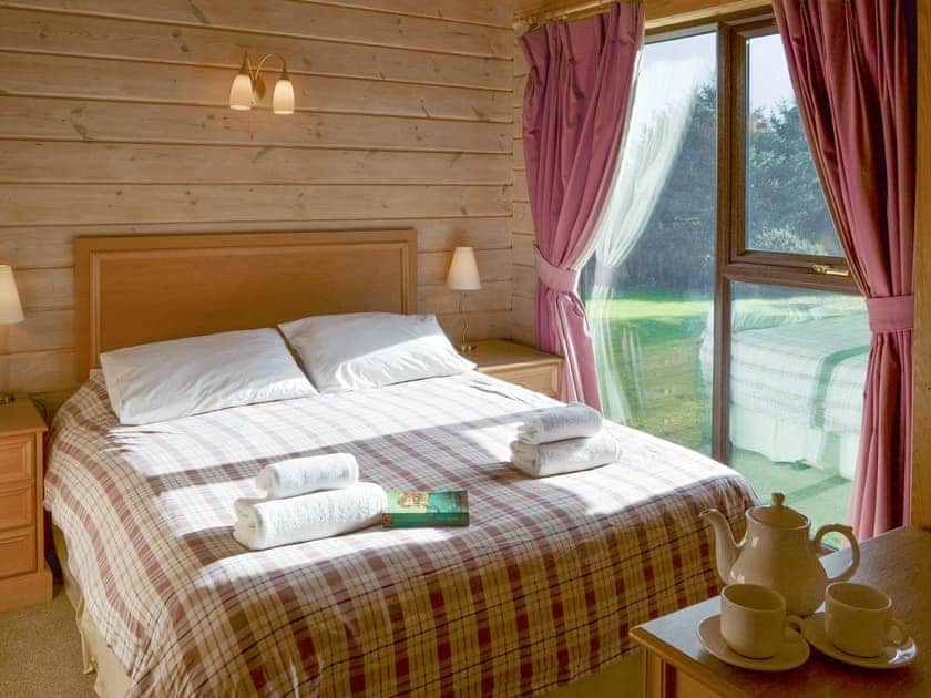 Relaxing double bedroom | The Retreat, Bideford, near Northam