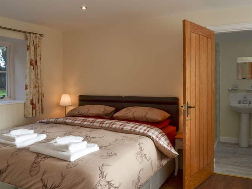 Double bedroom with en-suite | The Barn, Alvanley, near Frodsham