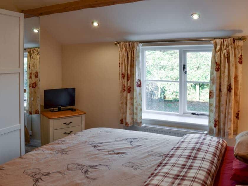 Double bedroom with en-suite | The Barn, Alvanley, near Frodsham