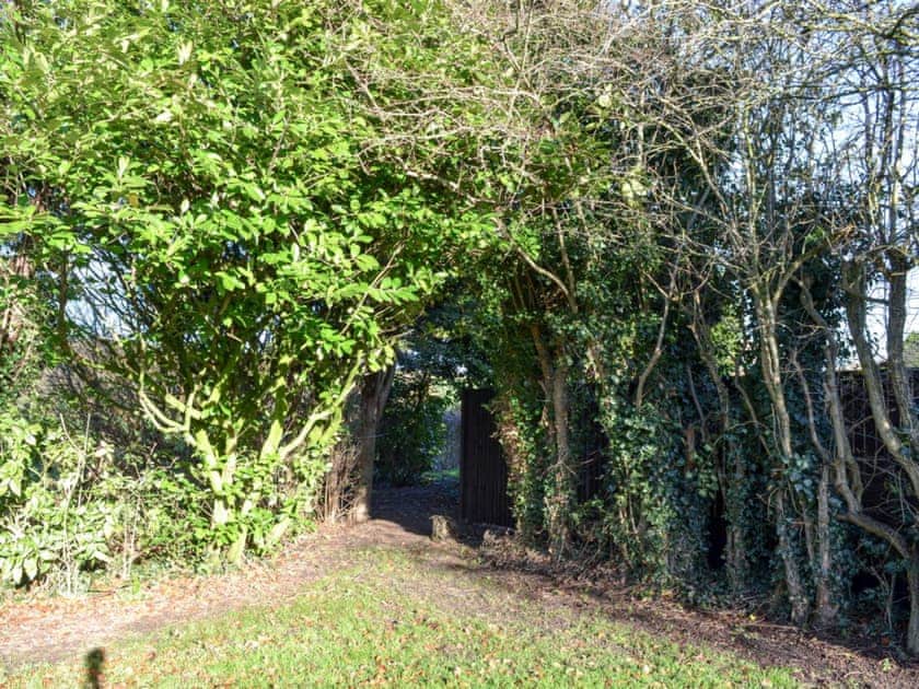 Entrance to the ’secret garden’ | The Barn, Alvanley, near Frodsham