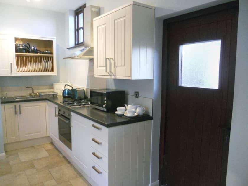 Well equipped kitchen | The Old Piggery - Longmeadow Farm, Shaldon, near Teignmouth