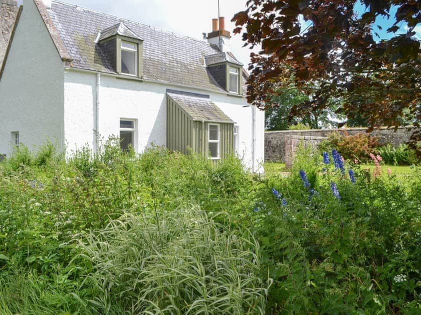 Quaint double fronted house | Glebe Cottage, Urray, near Dingwall