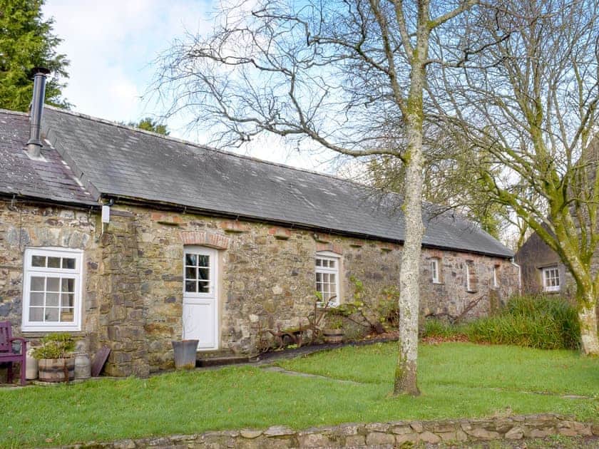 Charming holiday accommodation | Granary Cottage - Ivy Court Cottages, Llys-y-Fran