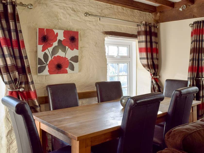 Idela dining area | Shippen Cottage - Ivy Court Cottages, Llys-y-Fran